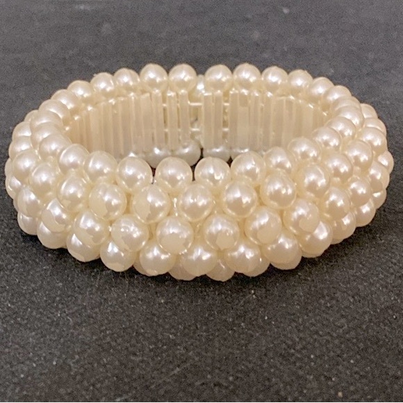 Vintage 1” expandable mixed pearl bracelet/cuff - Picture 2 of 7